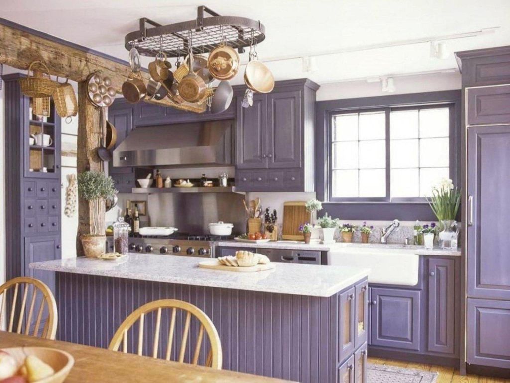 Кухонный гарнитур в нежном лиловом оттенке