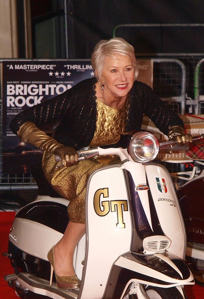Хелен Миррен в платье на мотоцикле