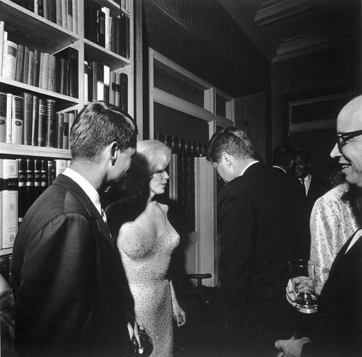 Единственное документальное фото Мэрилин Монро с Джоном Кеннеди