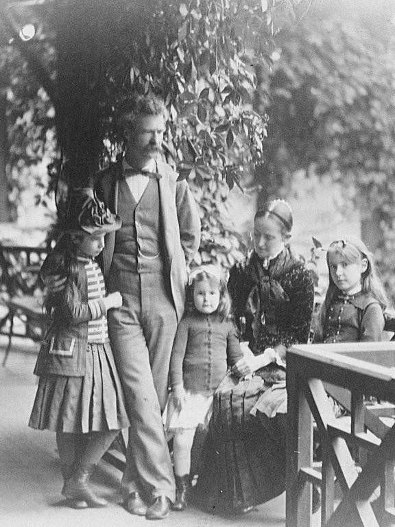 Марк Твен со своей семьёй