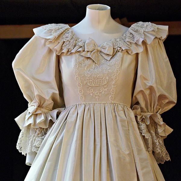 Свадебное платье принцессы Дианы. Фотография с выставки в музее Фрейзера, 2012 год