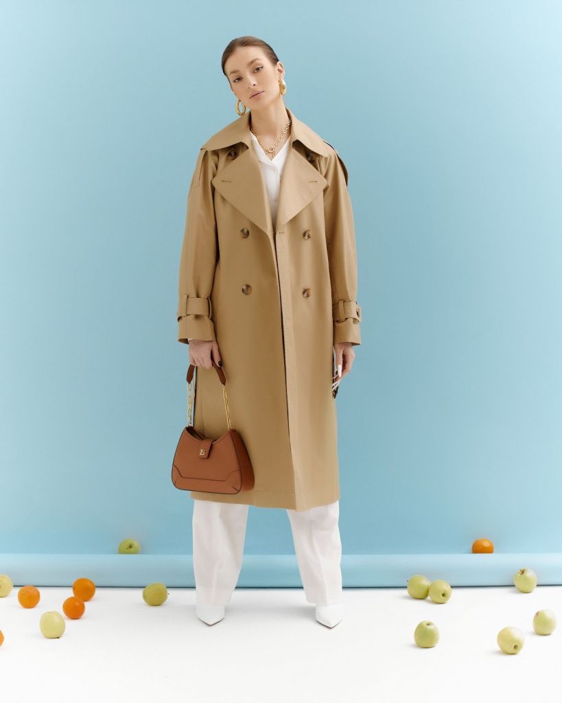 Классический женский образ с тренчем