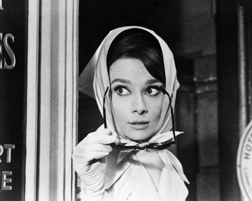 Одри Хепберн в платке и очках, 1963